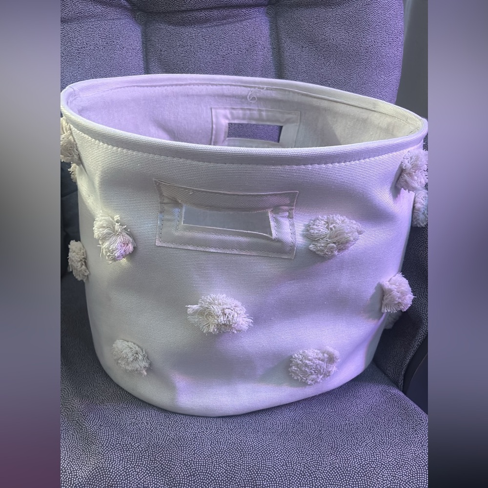 🔵 3/$25 White Round Storage Tote